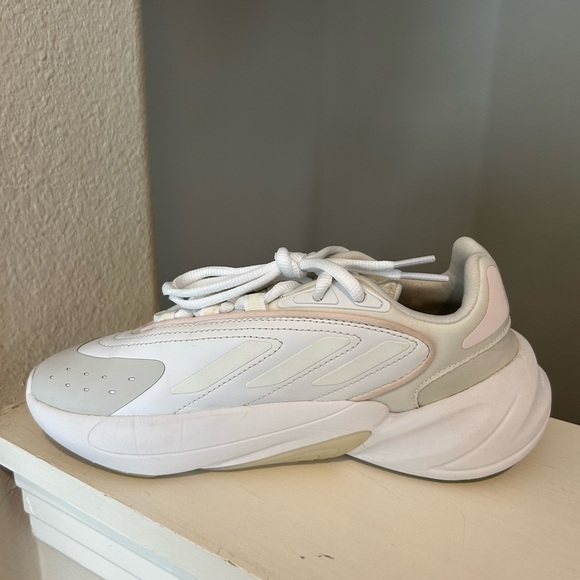 Adidas Originals Ozelia Low Top Athletic Running Shoes White GW1499 Youth 4.5 - Picture 3 of 9